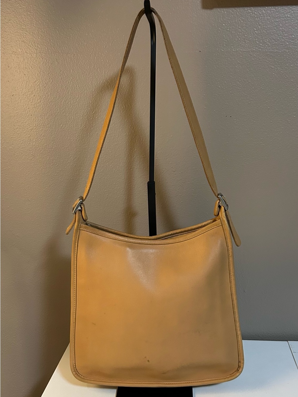 Vintage Coach 9073 Slim Hobo Shoulder Bag Camel Tan Rare 90’s
